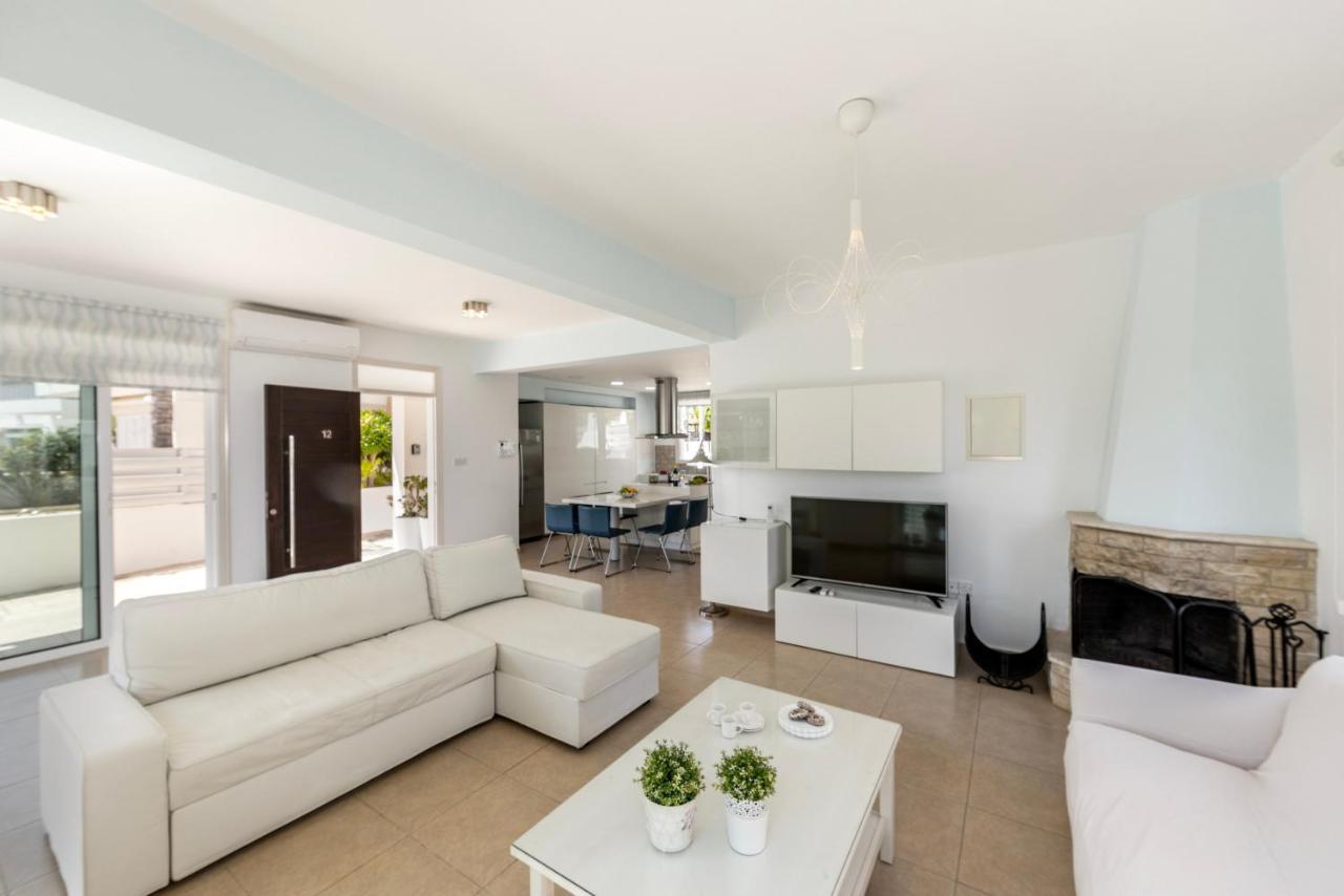 Protaras Sunrise Zen Seafront Villa エクステリア 写真