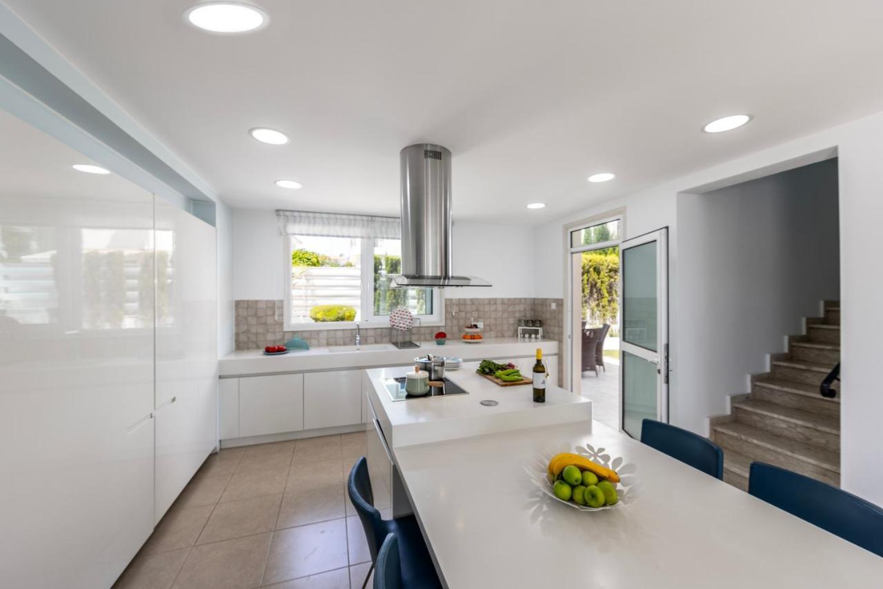 Protaras Sunrise Zen Seafront Villa エクステリア 写真
